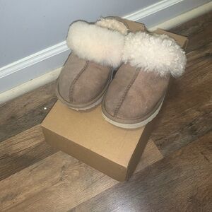 Cozy Brown Kids uggs with Cream Fur Lining